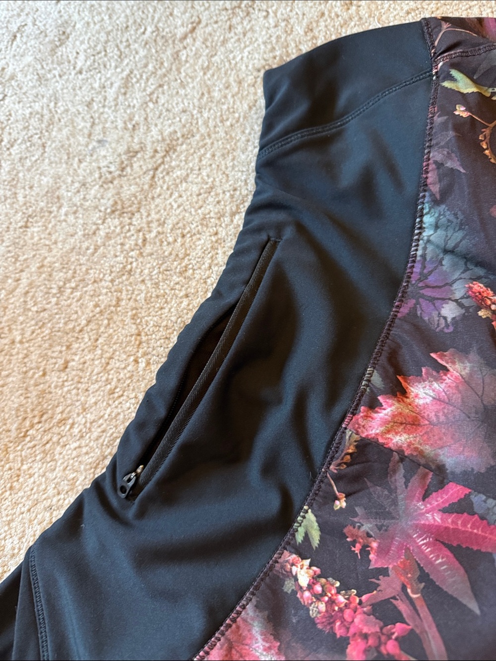 Oiselle Roga Shorts Autumn Foliage Print - Picture 7 of 10